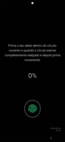 Siga as indicações no ecrã para definir a impressão digital como código de bloqueio.