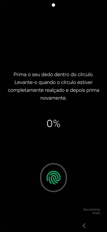 Siga as indicações no ecrã para definir a impressão digital como código de bloqueio.