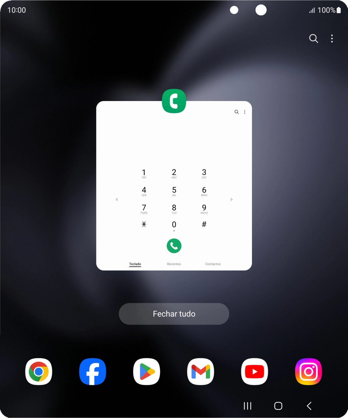 Para terminar uma aplicação em curso, deslize o dedo para cima na aplicação pretendida.