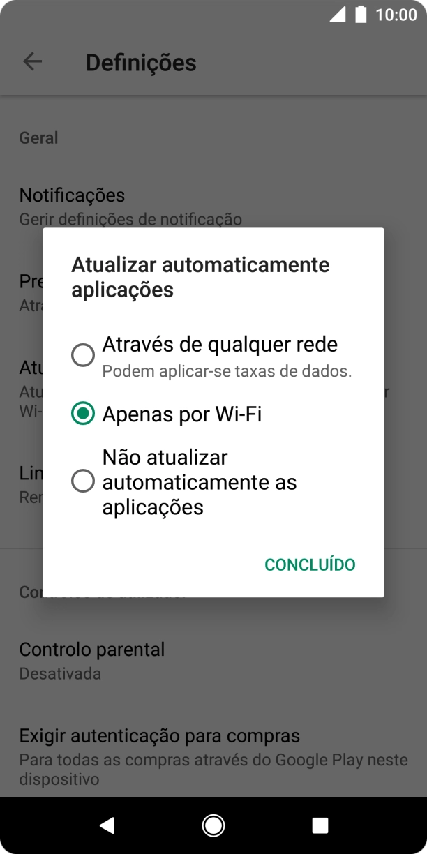 Para ativar a atualização automática de apps via redes móveis, prima Através de qualquer rede Podem aplicar-se taxas de dados..