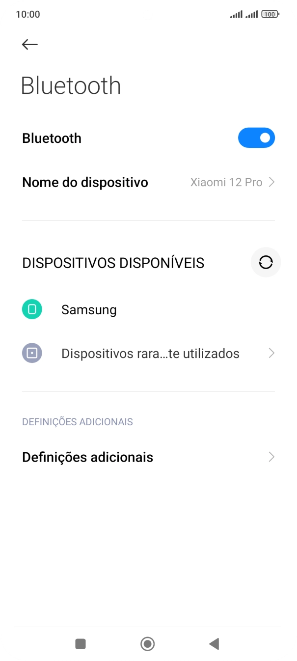 Prima o dispositivo Bluetooth pretendido e siga as indicações no ecrã para emparelhar o dispositivo pretendido com o telefone.