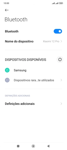 Prima o dispositivo Bluetooth pretendido e siga as indicações no ecrã para emparelhar o dispositivo pretendido com o telefone.