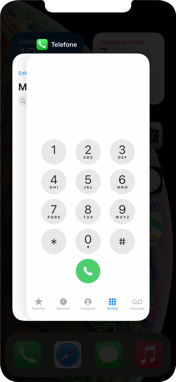 Deslize o dedo para cima sobre a aplicação pretendida para a terminar.