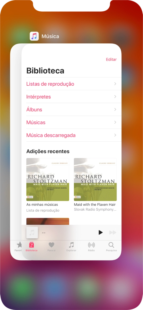 Deslize o dedo para cima sobre a aplicação pretendida para a terminar.