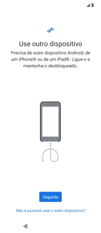 Se tiver um cabo que permita ligar um telefone ao outro, deve inserir esse cabo e seguir as indicações no ecrã, para transferir conteúdo para o seu telefone. Se não tiver um cabo, prima Seguinte.