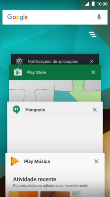 Para terminar uma aplicação em curso, deslize o dedo para a direita na aplicação pretendida.