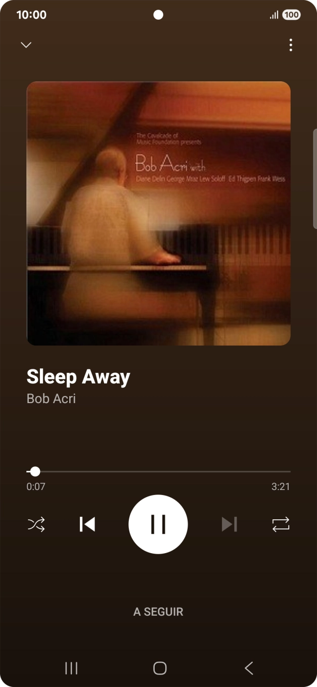 Prima a seta para a direita para ir para o ficheiro de música seguinte.