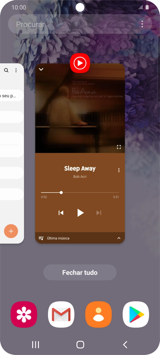 Para terminar uma aplicação em curso, deslize o dedo para cima na aplicação pretendida.