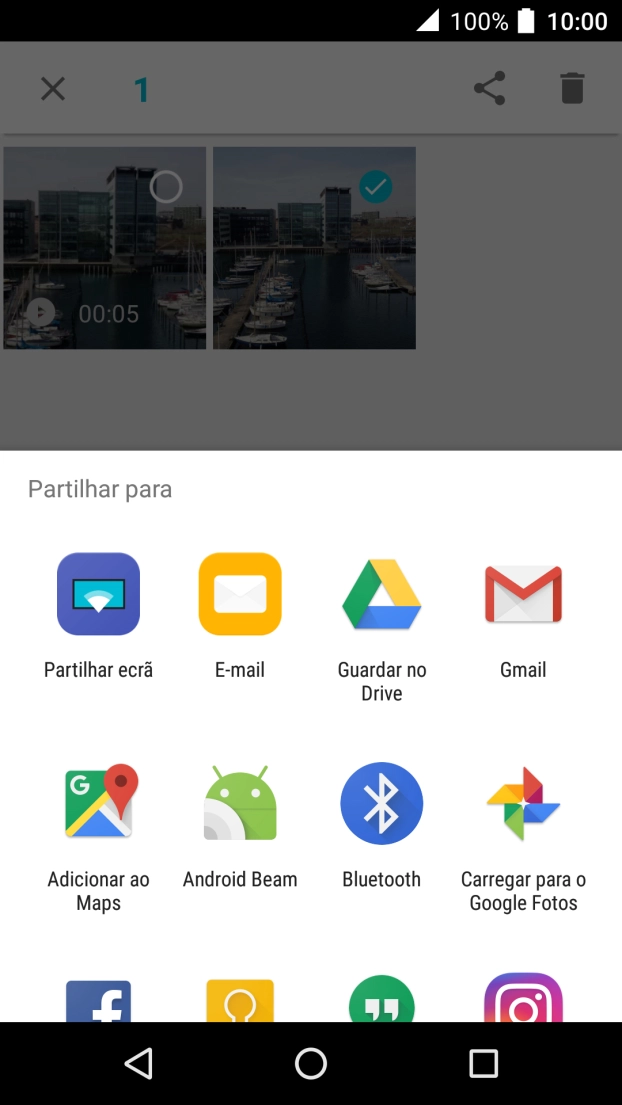 Deslize o dedo para cima no ecrã.