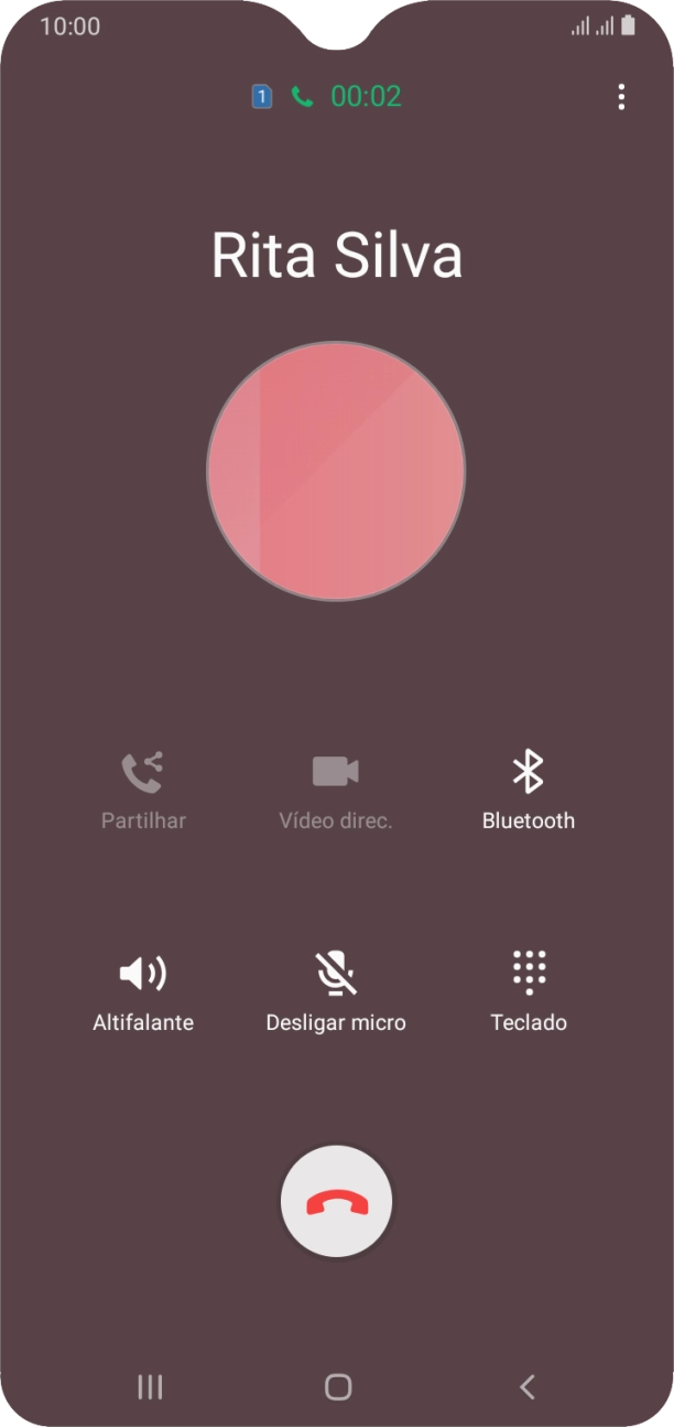 Prima o ícone para terminar a chamada.