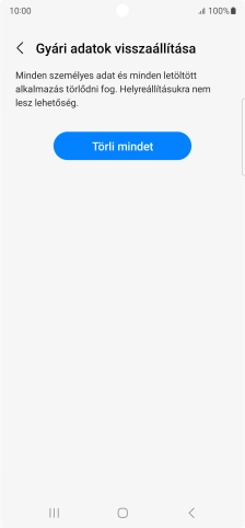 Válaszd a Törli mindet lehetőséget. Várj egy kicsit, amíg a telefon visszaállítja a gyári beállításokat. A telefon konfigurálásához és ahhoz, hogy üzemkész állapotba hozd, kövesd a képernyőn megjelenő utasításokat.