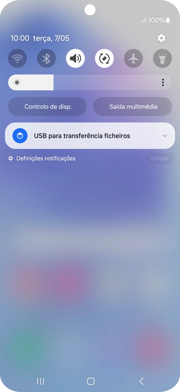 Prima a lista suspensa.