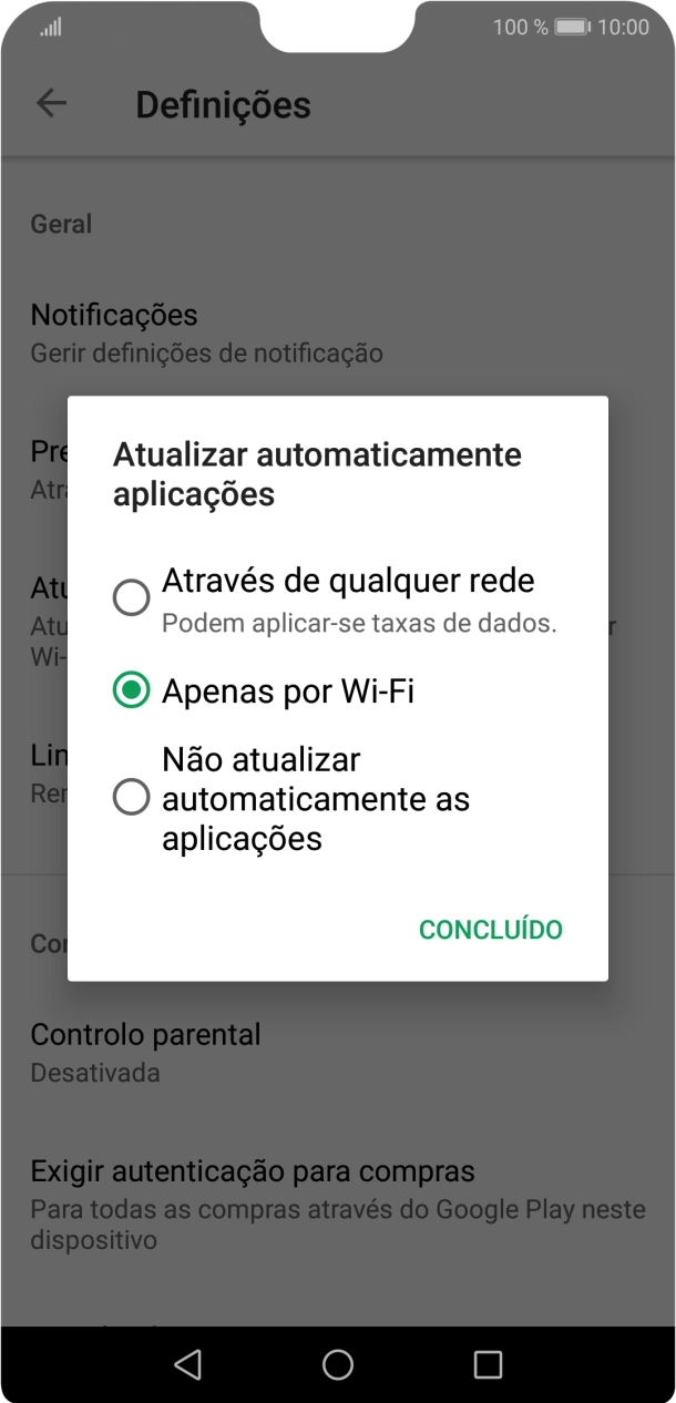 Para ativar a atualização automática de apps via redes móveis, prima Através de qualquer rede. Podem aplicar-se taxas de dados..