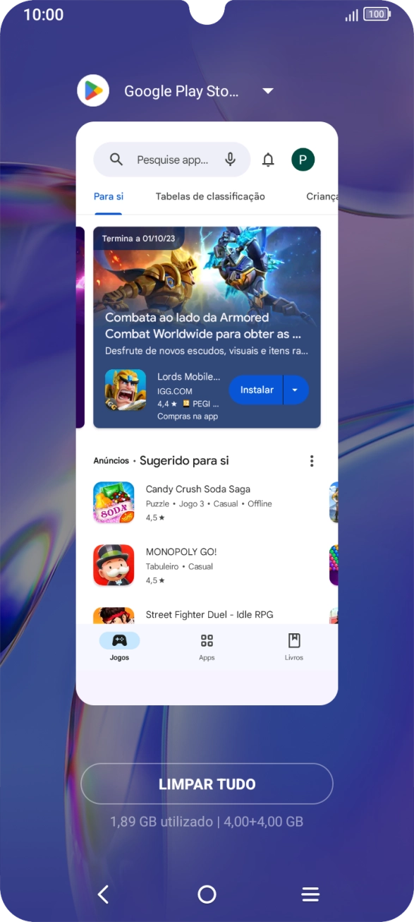 Para terminar uma aplicação em curso, deslize o dedo para cima na aplicação pretendida.