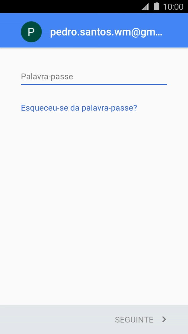 Prima o campo de escrita e introduza a password da sua conta Google.