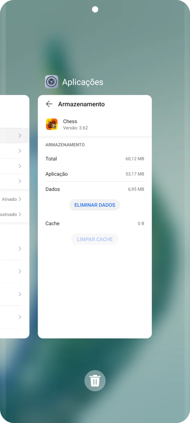 Para terminar uma aplicação em curso, deslize o dedo para cima na aplicação pretendida.