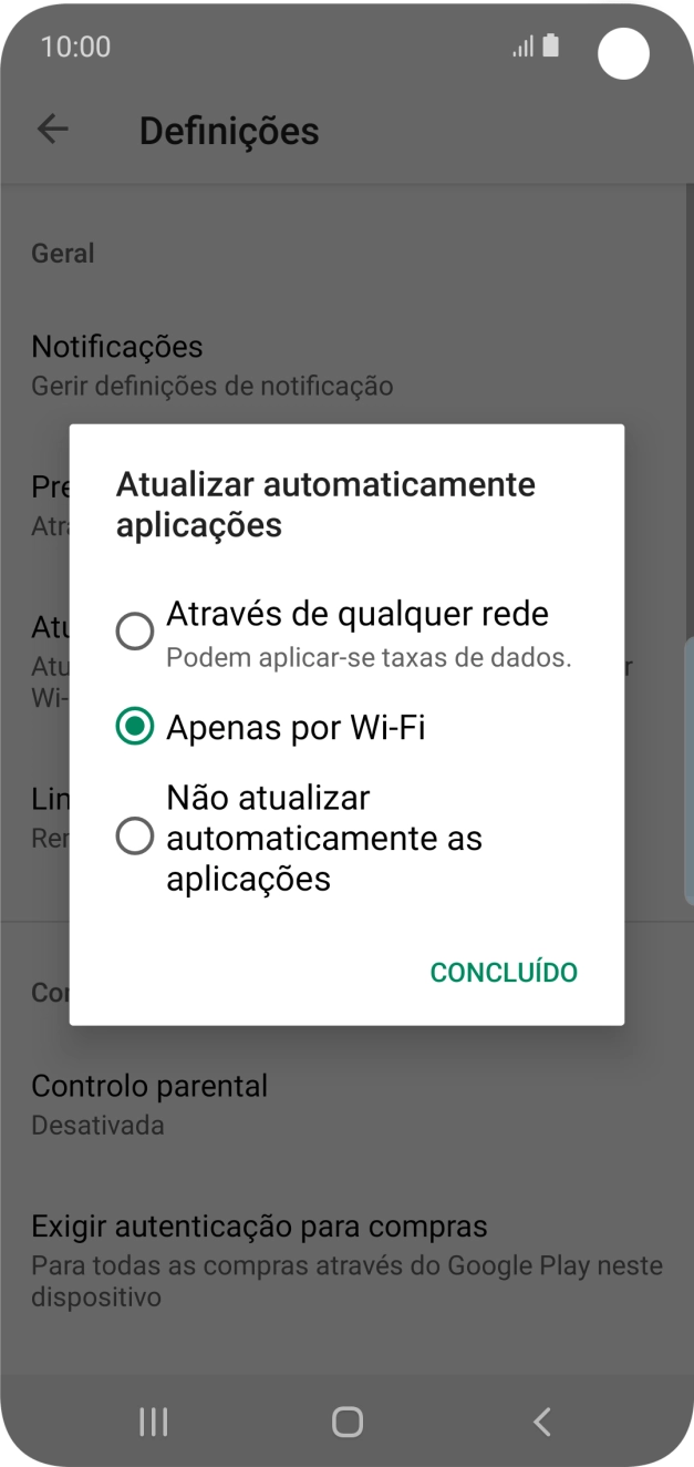 Para ativar a atualização automática de apps via redes móveis, prima Através de qualquer rede .