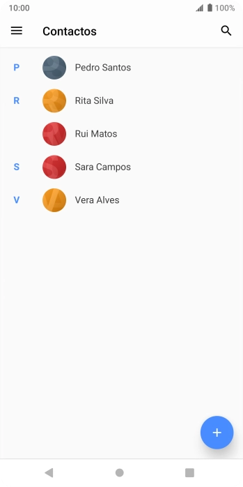 Prima o ícone de novo contacto.