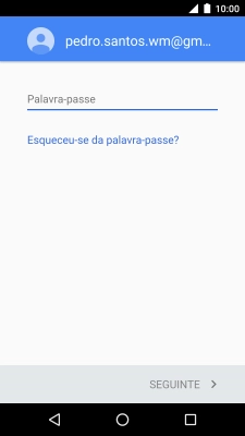 Prima o campo de escrita e introduza a password da sua conta Google.