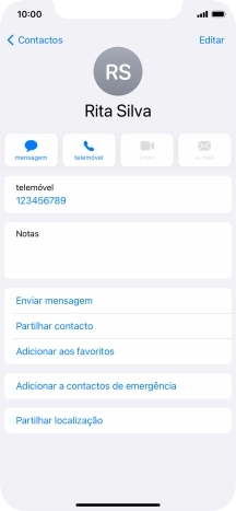 Para voltar ao ecrã inicial, deslize o dedo de baixo para cima a partir da base do ecrã.