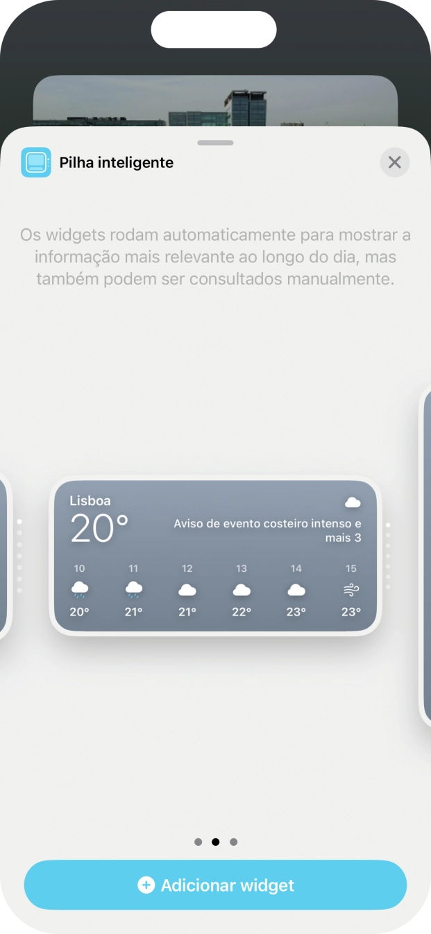 Para escolher a dimensão pretendida para o widget, deslize o dedo para a direita ou para a esquerda sobre o ecrã.