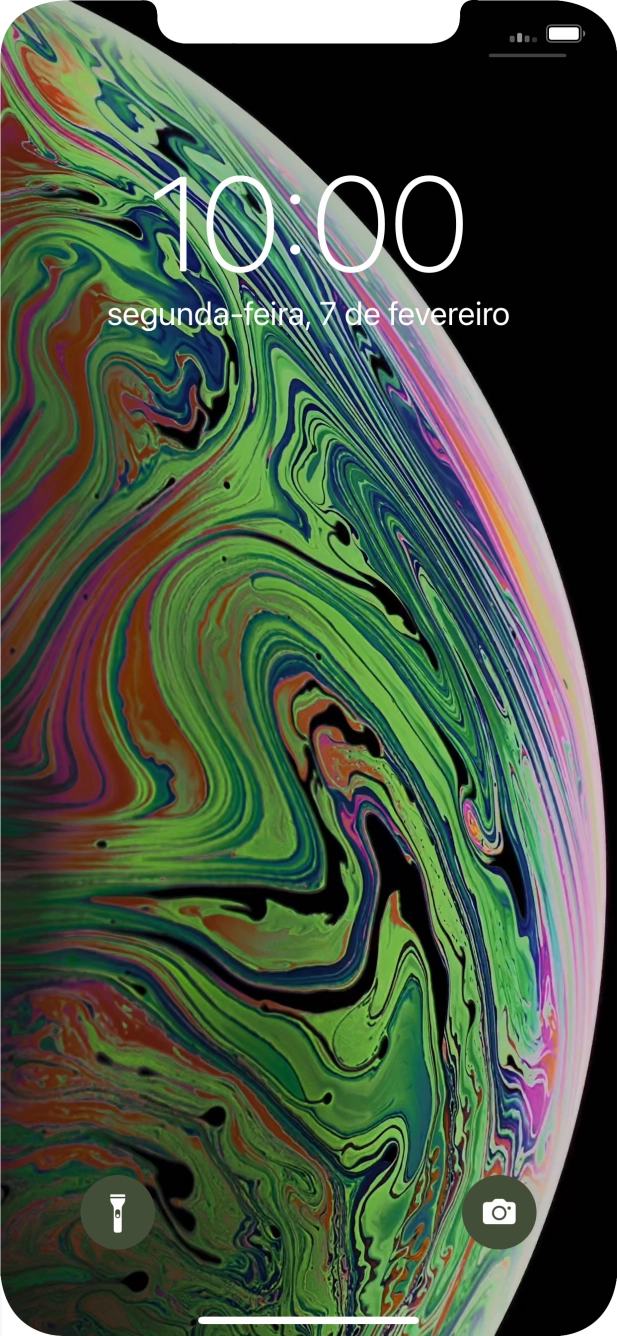 Deslize o dedo para cima a partir da base do ecrã.