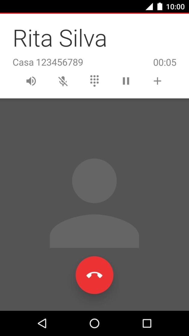 Prima o ícone para terminar a chamada.