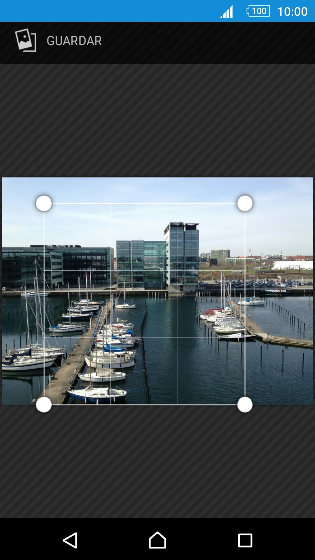 Arraste a moldura até à posição pretendida para escolher a secção desejada e prima GUARDAR.