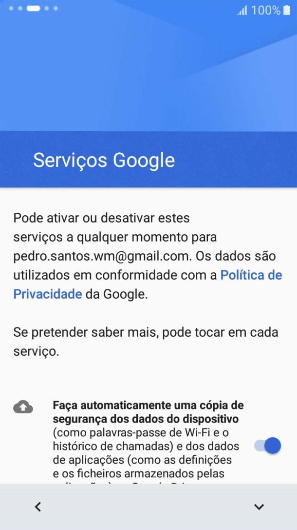 Siga as indicações no ecrã para transferir conteúdo de outro telefone e completar a ativação do telefone.