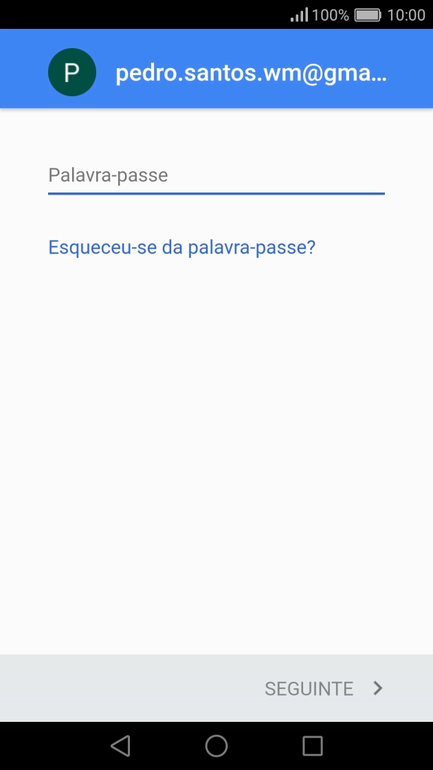 Prima o campo de escrita e introduza a password da sua conta Google.