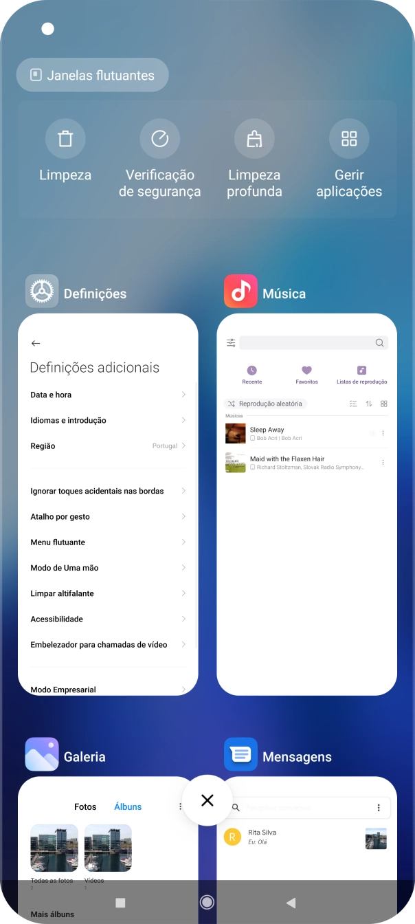 Para terminar uma aplicação em curso, deslize o dedo para a direita na aplicação pretendida.