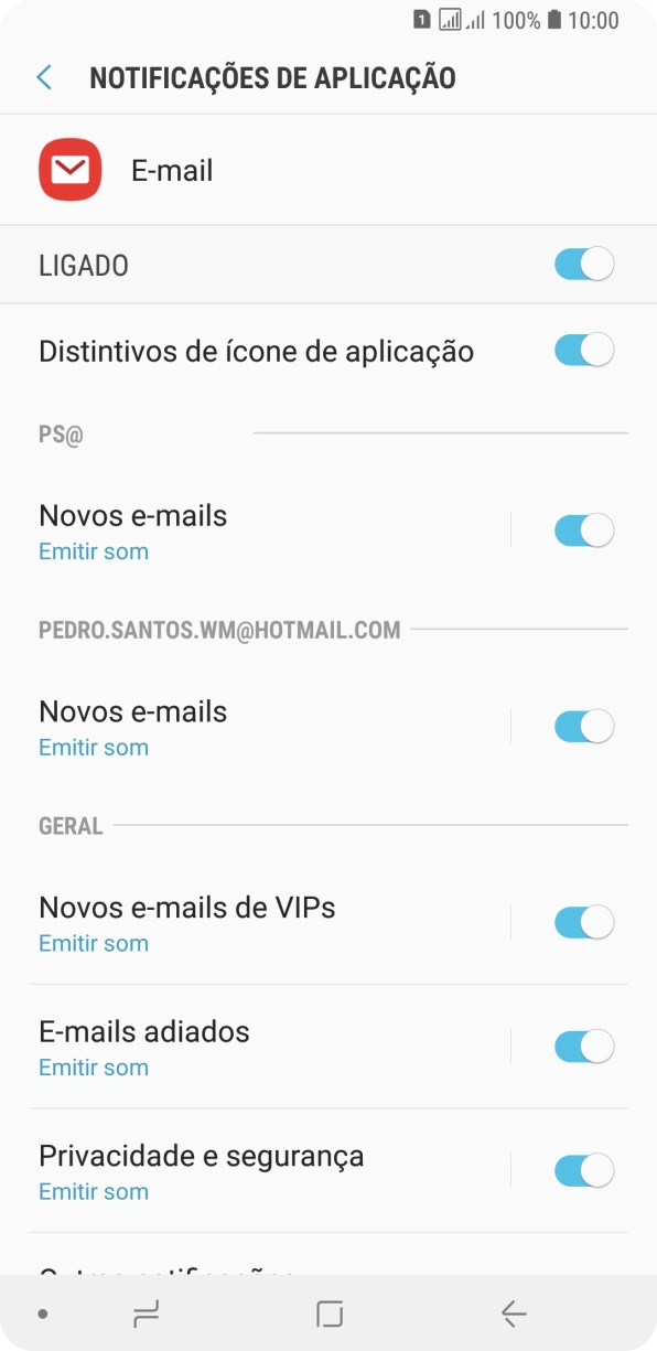 Prima o indicador sob a conta de e-mail pretendida para ativar ou desativar a função.