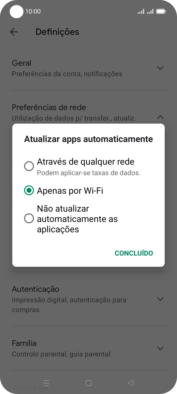 Para ativar a atualização automática de apps via redes móveis, prima Através de qualquer rede.