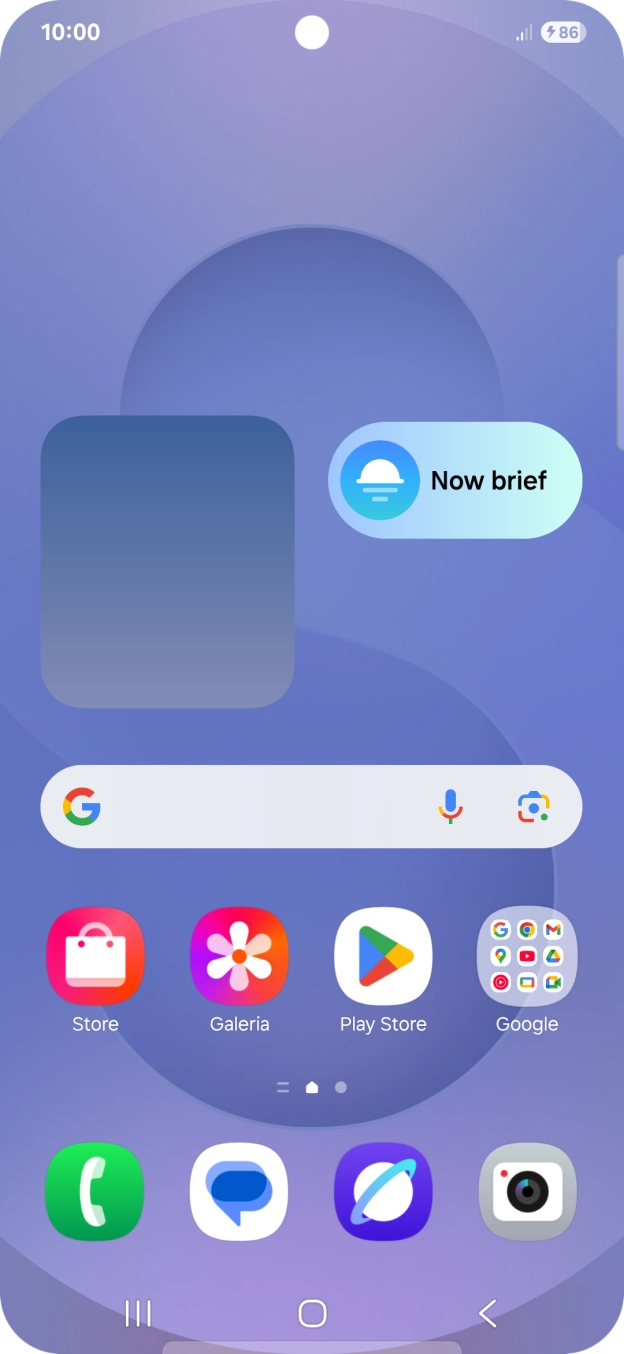 Quando o ícone de bateria em carregamento for mostrado no ecrã, a bateria está em carregamento.