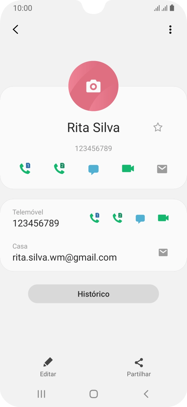 Prima o ícone de chamada junto ao cartão SIM pretendido.