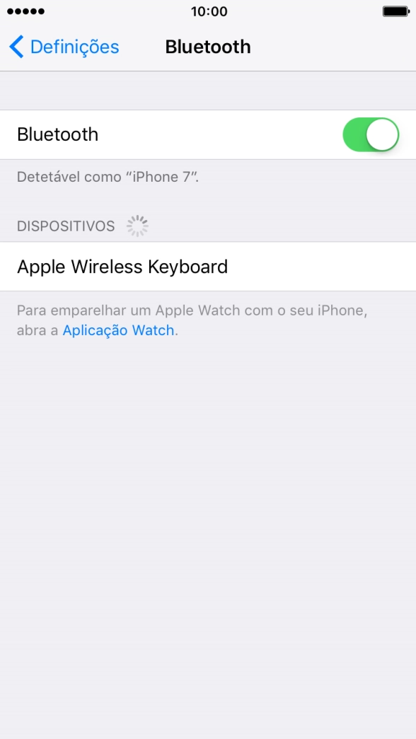 Prima o dispositivo Bluetooth pretendido e siga as indicações no ecrã para emparelhar o dispositivo pretendido com o telefone.