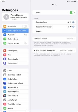 Prima a rede Wi-Fi pretendida e introduza a password da rede Wi-Fi.