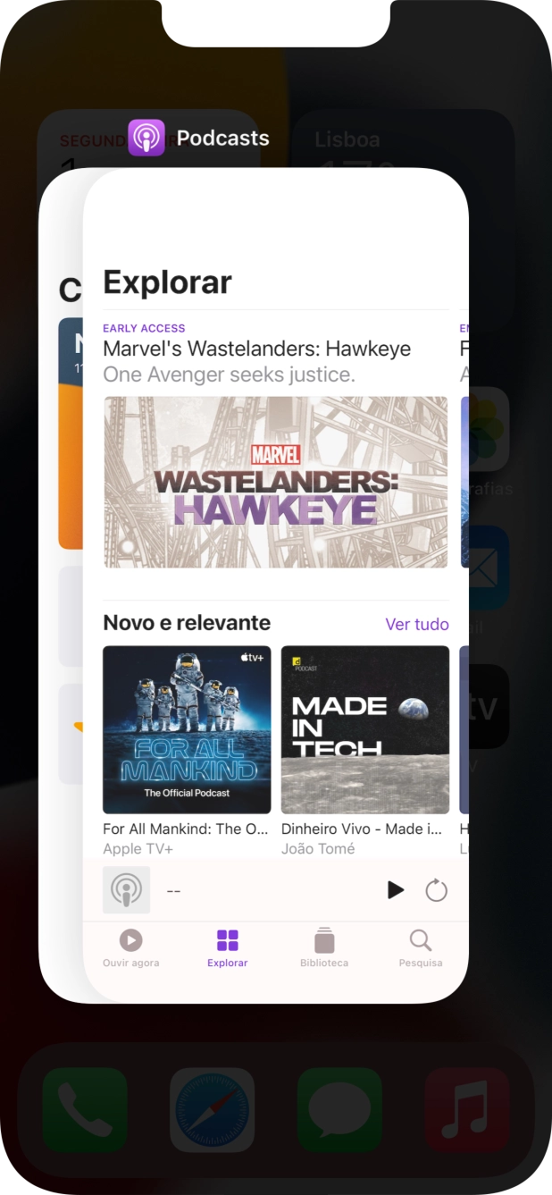 Deslize o dedo para cima sobre a aplicação pretendida para a terminar.