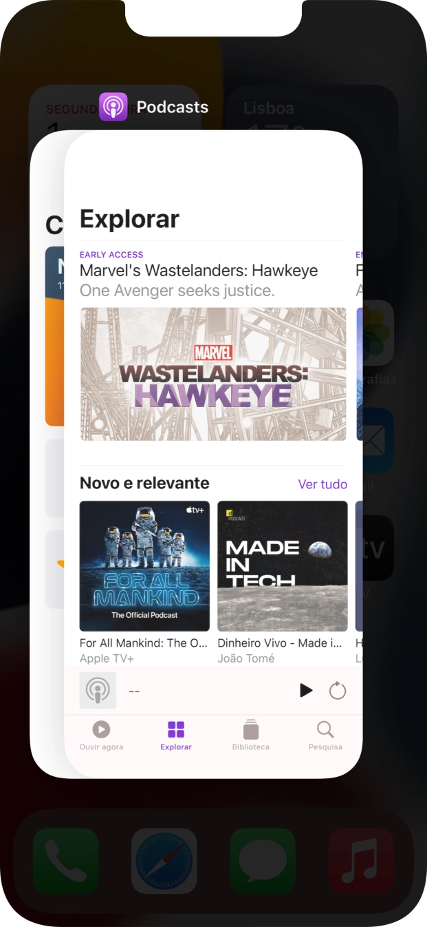 Deslize o dedo para cima sobre a aplicação pretendida para a terminar.