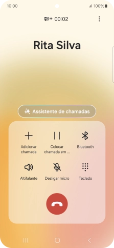 Prima Assistente de chamadas durante uma chamada.