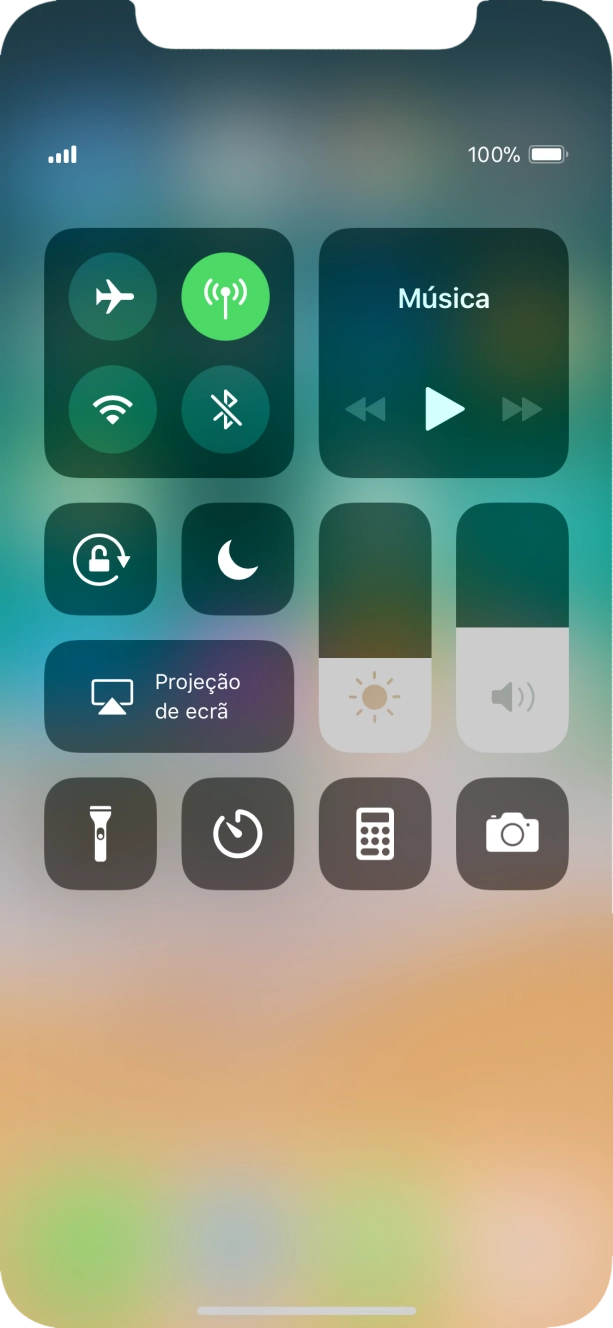 Prima firmemente a função pretendida até aparecer um menu no ecrã.