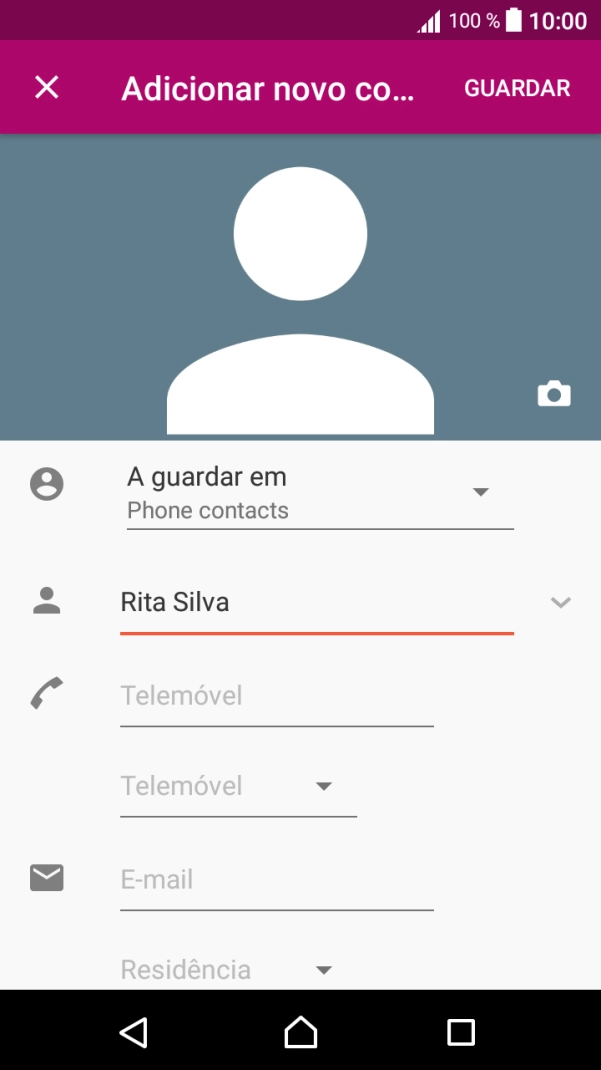 Prima Telemóvel e introduza o número de telefone pretendido.