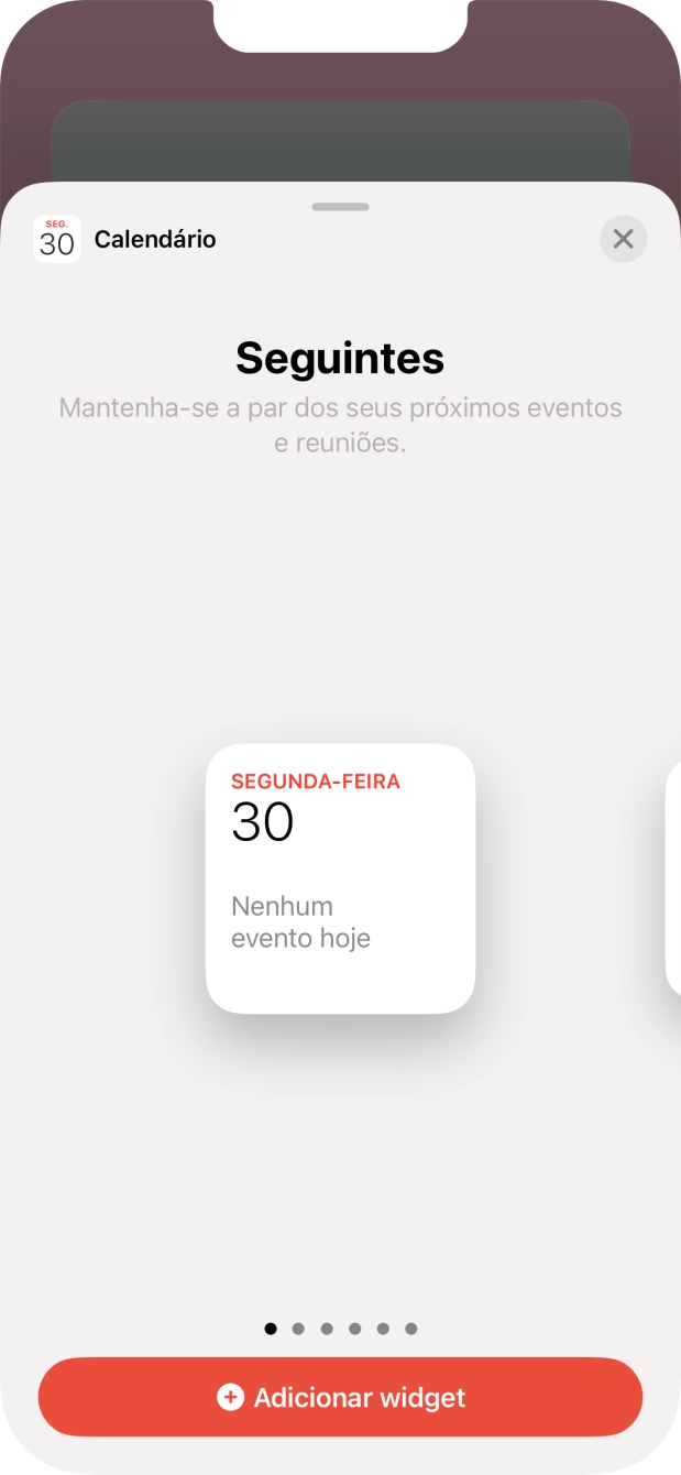 Para escolher a dimensão pretendida para o widget, deslize o dedo para a direita ou para a esquerda sobre o ecrã.