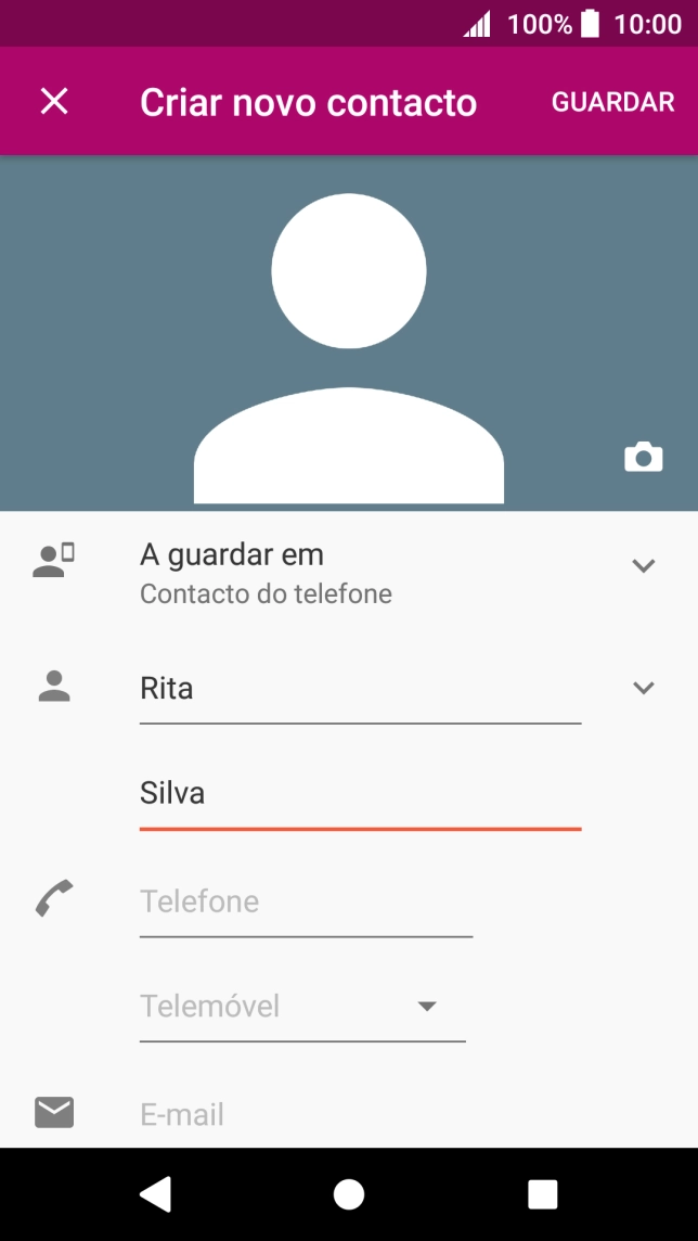 Prima Telefone e introduza o número de telefone.