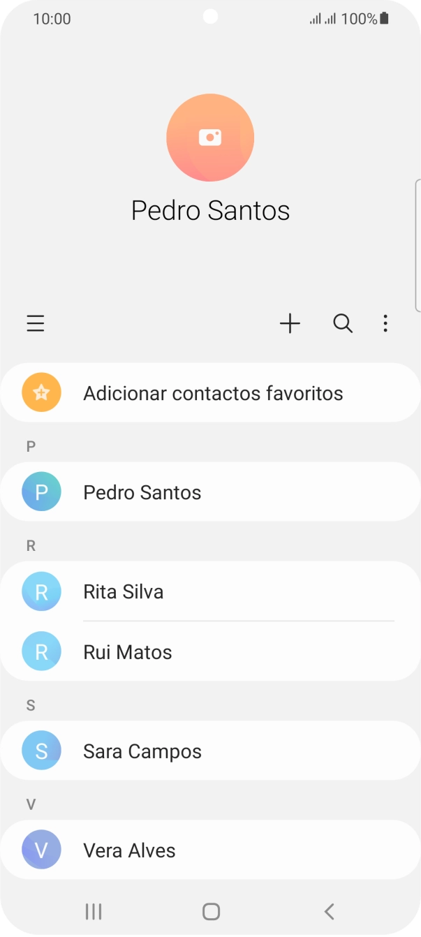 Prima o ícone de novo contacto.