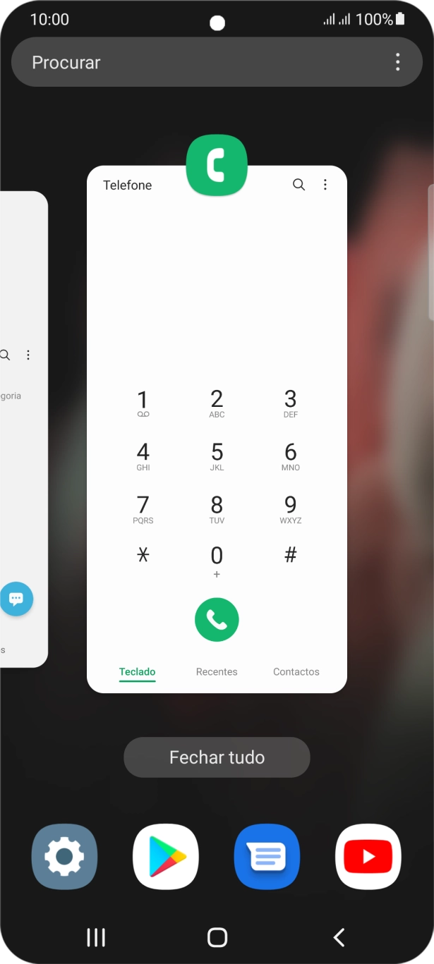 Para terminar uma aplicação em curso, deslize o dedo para cima na aplicação pretendida.