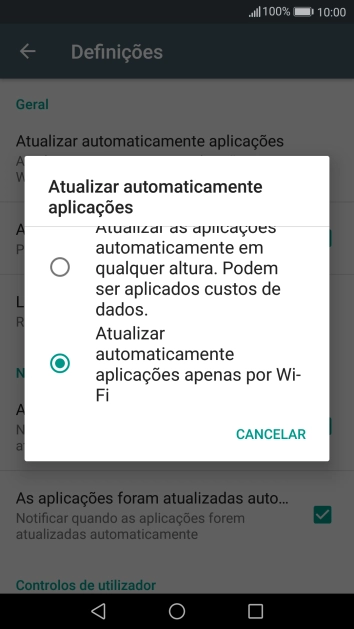 Prima Atualizar automaticamente aplicações apenas por Wi-Fi para ativar a função.