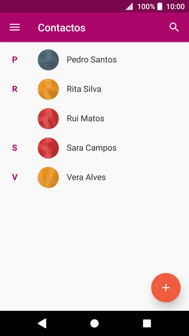 Prima o ícone de novo contacto.