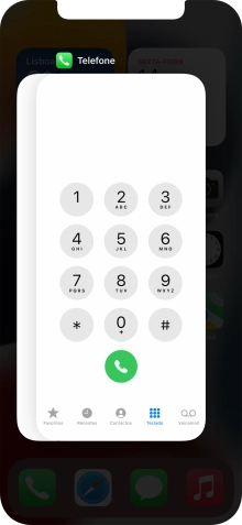 Deslize o dedo para cima sobre a aplicação pretendida para a terminar.