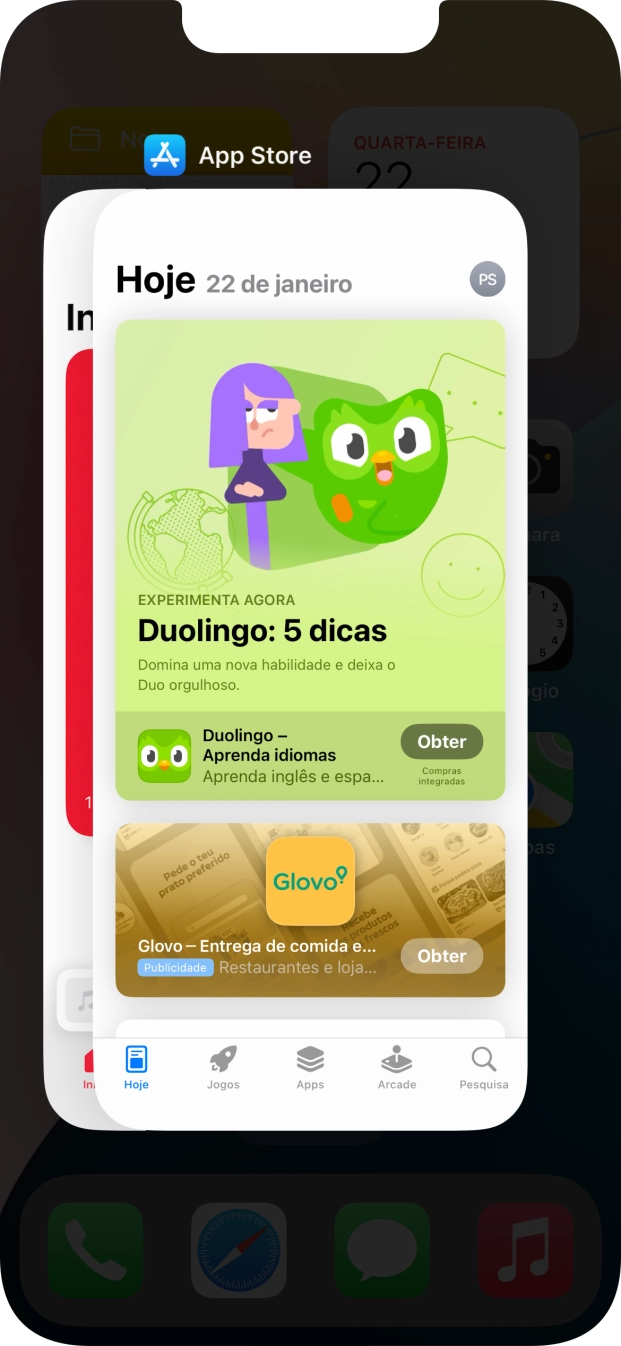 Deslize o dedo para cima sobre a aplicação pretendida para a terminar.